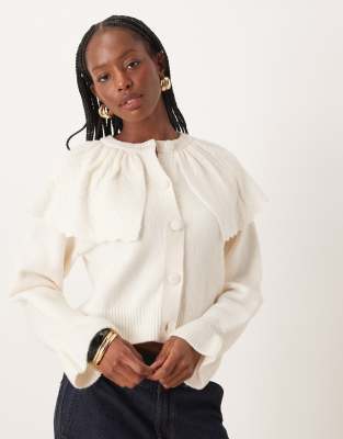 Neon Rose - Langärmlige Strickjacke mit Cape-Detail in Creme-Weiß