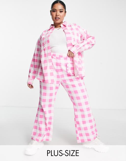Neon Rose Plus - Geruite kick flare-broek met zakken met ruches langs de randen, deel van co-ord set
