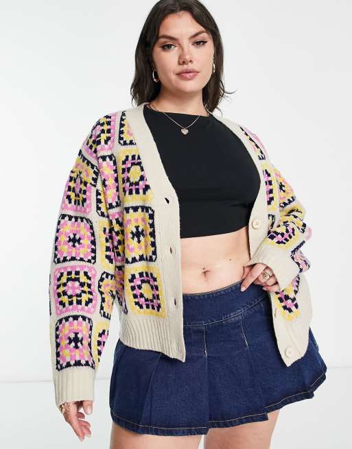 Neon Rose Plus – Luźny kardigan w szydełkowany wzór w stylu retro