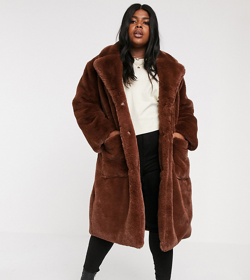 Neon Rose Plus – Oversized frakke i imiteret pels med bælte-Brun