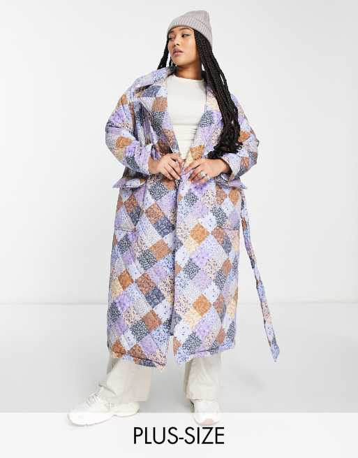 Neon Rose Plus - Oversized jas met overslag en lange pasvorm in doorgestikt patchwork paisley katoen