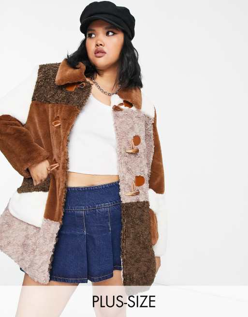 Neon Rose Plus - Rechte jas van teddystof met houtje-touwtje sluiting in bruin