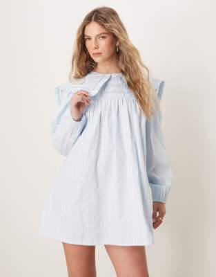 Neon Rose - Robe babydoll à détails smockés - Bleu clair | ASOS