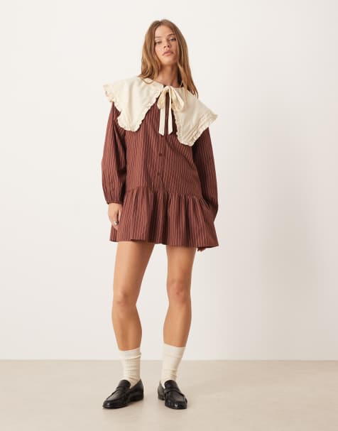 Neon Rose - Robe babydoll courte à fines rayures et col oversize - Marron/babeurre - view 1