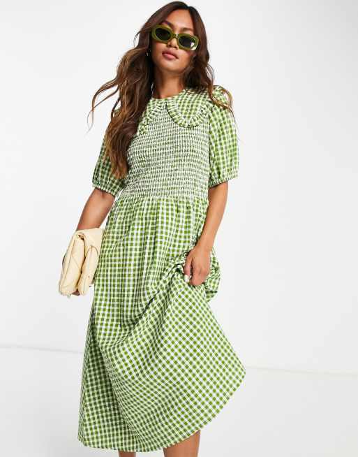 Neon Rose - Robe mi-longue avec corsage froncé et col oversize en crépon à carreaux vichy