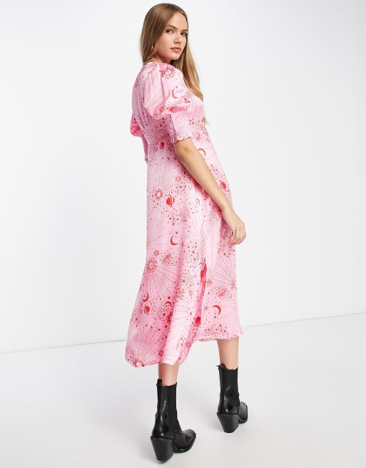 Neon Rose - Robe mi-longue froncée sur le devant en tissu satiné à imprimé céleste - Rose et rouge, 3 de 4