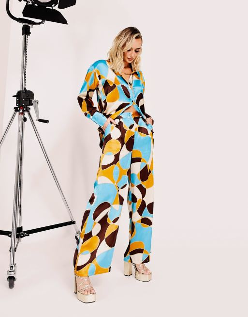 Neon Rose – Satinhose mit weitem Bein und 70er-Retroprint, Kombiteil