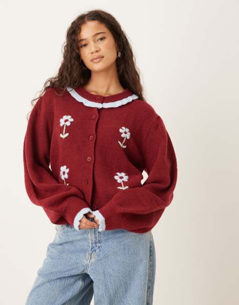 Neon Rose – Strickjacke in Burgunderrot mit Blumenmotiv und Rüschenverzierungen - view 1