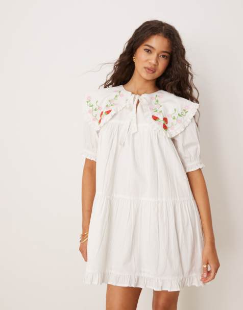 Neon Rose – Vit smockklänning med broderad detalj - view 1