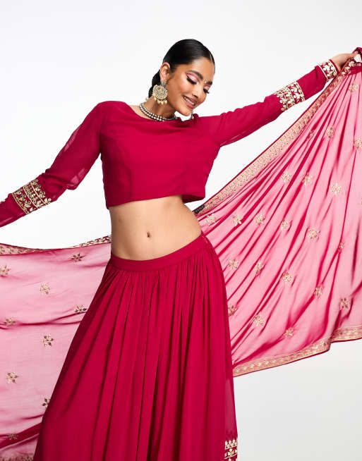 Nesavaali - Geborduurde lehenga-crop top met lange mouwen in bessenrood