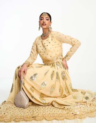 Nesavaali - Weiter Rock im Lehenga-Stil mit goldfarbener Stickerei