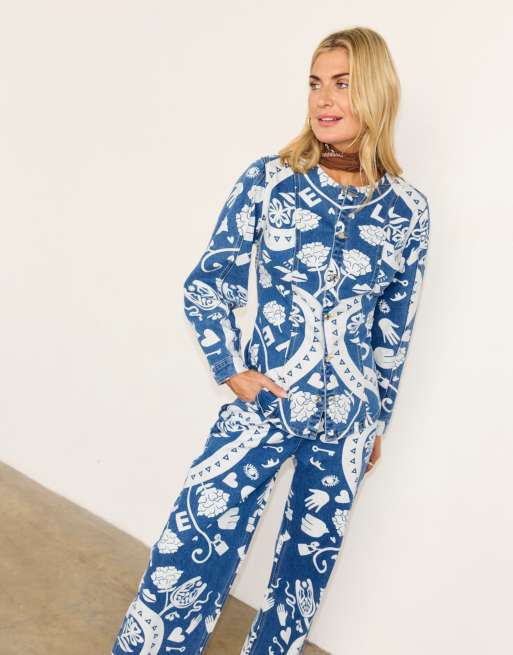 Never Fully Dressed – Amara – Blå, mönstrade jeans med raka ben och bakficka med volang, 2 av 4