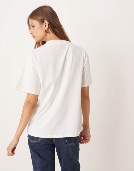 Never Fully Dressed Apres ski graphic t-shirt in white, 4 of 4