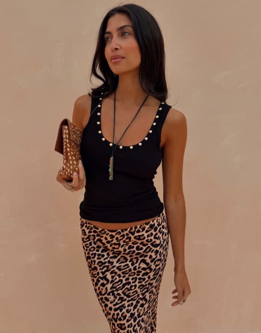 Never Fully Dressed ärmelloses Rippentop mit Nieten und U-Ausschnitt in Schwarz, 3 von 3