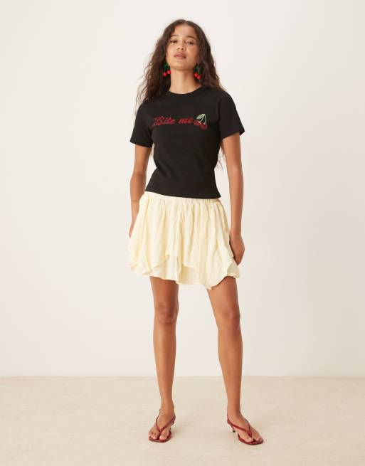 Never Fully Dressed - Baby T-shirt met Bite Me- en kersenprint met versiering in zwart, 2 van 4