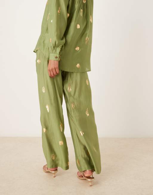 Never Fully Dressed - Broek met wijde pijpen en schelpjes van goudfolie in kaki, deel van co-ord set, 2 van 5