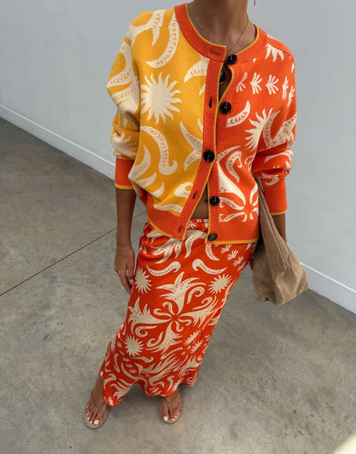 Never Fully Dressed - Cairo Dorris - Orange maxinederdel i satin med solprint - Del af sæt, 2 af 7