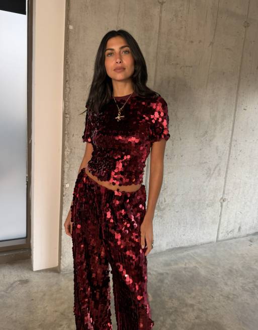 Never Fully Dressed co-ord crop top met korte mouwen en schijfjespailletten in rood, 3 van 4