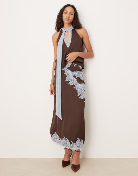 Never Fully Dressed - Co-ord set van satijnen top met sjaal om de hals en maxi-rok in chocoladebruin - view 1
