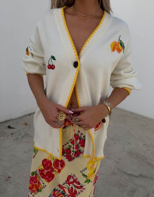 Never Fully Dressed - Cremehvid cardigan i strik med frugt-print, 3 af 4