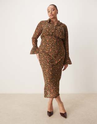Never Fully Dressed Curve - Mia - Midaxi-Hemdblusenkleid mit Kirsch- und Leopardenmuster-Bunt
