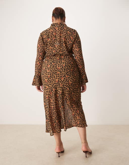 Never Fully Dressed Curve - Mia - Robe chemise longueur mollet - Imprimé léopard et cerise, 2 de 4