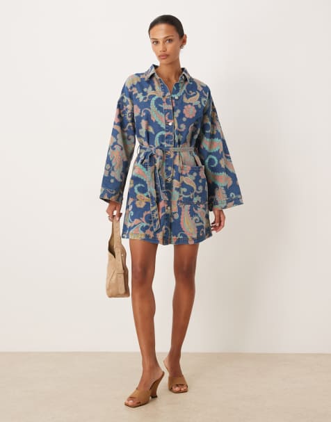 Never Fully Dressed - Denim jurk in shacket-stijl met ceintuur in blauw met paisley motief, deel van co-ord set - view 1