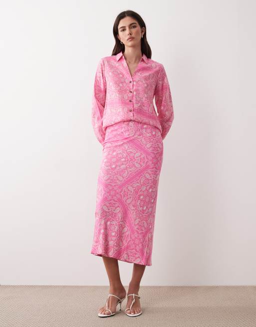 Never Fully Dressed – Różowy, satynowy zestaw we wzór paisley: koszula i spódnica maxi, 3 z 3