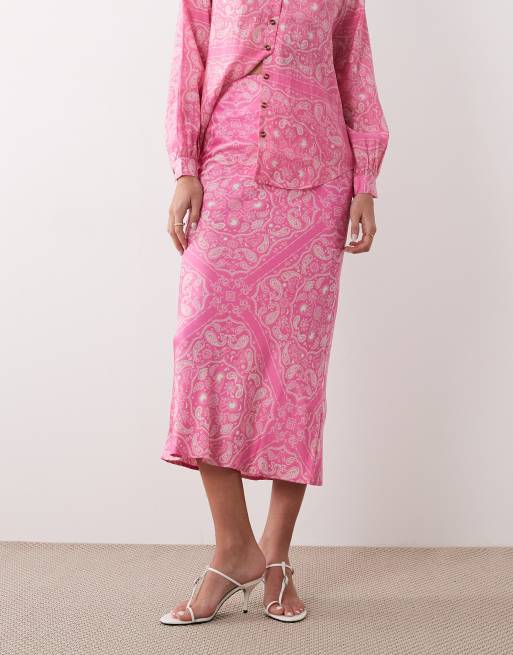 Never Fully Dressed - Dorris - Satijnen maxi rok in roze met paisley motief, deel van co-ord set, 3 van 5