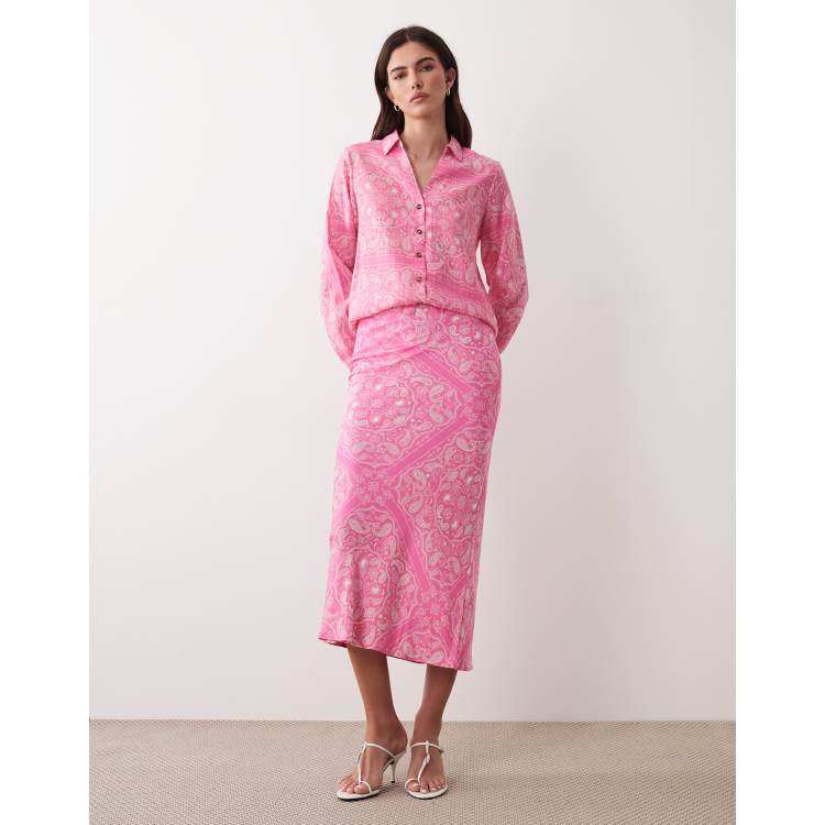 209921724-1-pink?$n_750w$&wid=