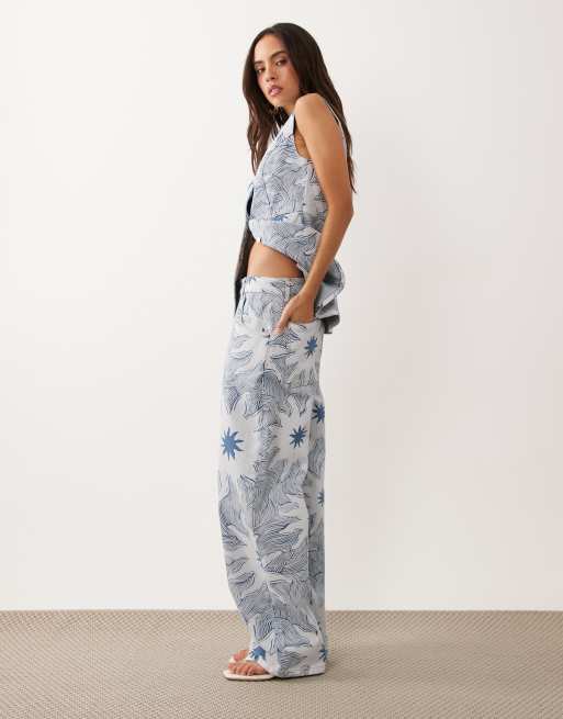 Never Fully Dressed Ellie denim twill byxset i blått soleil-tryck, 2 av 5