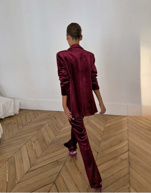 Never Fully Dressed fløjlsblazer-sæt med hotfix-detaljer i bordeaux, 2 af 4
