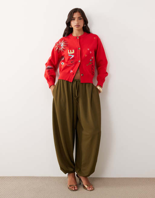 Never Fully Dressed - Gebreid vest met lange mouwen, knoopsluiting en borduursels in rood, 3 van 4