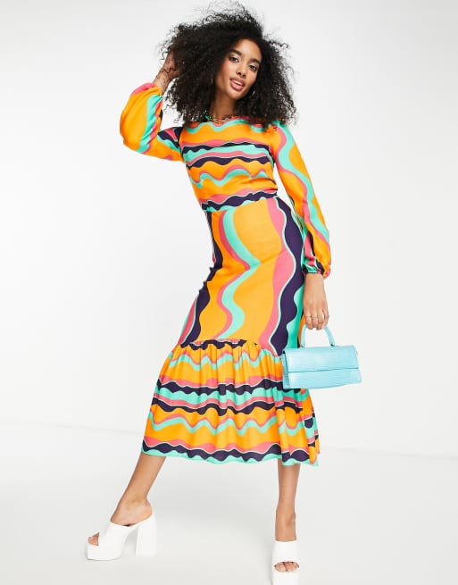 Never Fully Dressed – Gestuftes Midikleid in Orange mit Wellenmuster