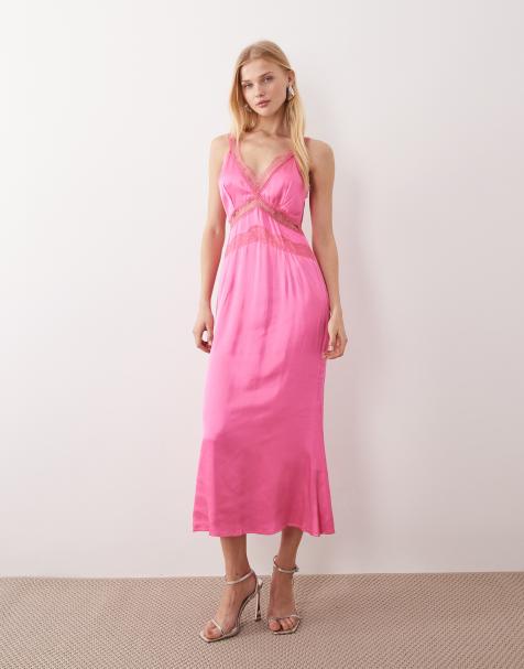 Never Fully Dressed - Gianna - Satijnen midaxi slipdress met kanten inzetstukken in roze - view 1