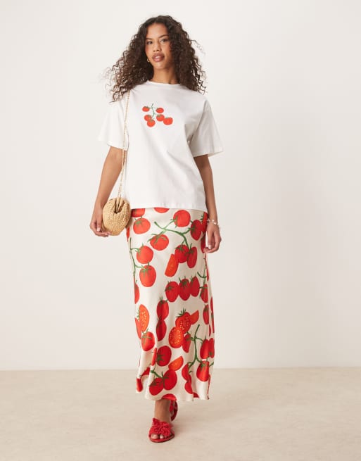 Never Fully Dressed - Gonna lunga in raso color crema con stampa di pomodori in coordinato 