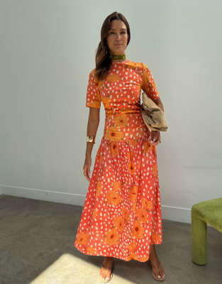 Gracie - Robe t-shirt mi-longue en jersey à taille basse avec imprimé coquelicots - Corail à pois-Orange 36