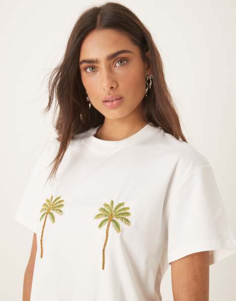 Never Fully Dressed - Hvid T-shirt med broderede palmer over brysterne - view 1