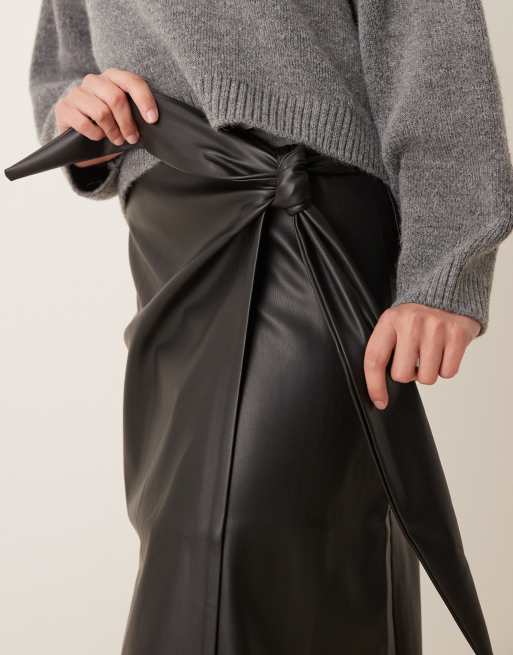 Never Fully Dressed – Jaspre – Czarna spódnica midi z poliuretanu, 2 z 5