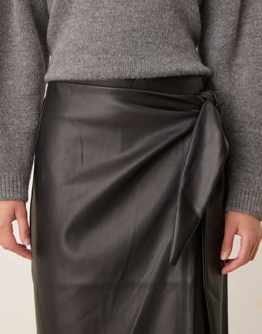 Never Fully Dressed – Jaspre – Czarna spódnica midi z poliuretanu, 4 z 5