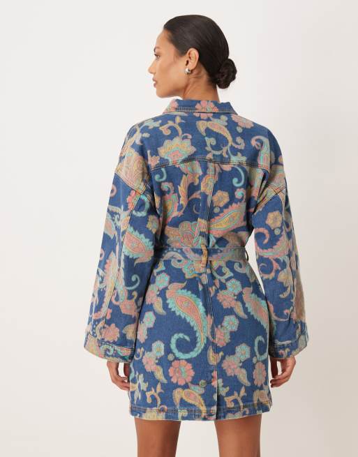 Never Fully Dressed – Jeans-Hemdjacke mit Gürtel und blauem Paisley-Muster, Kombiteil, 2 von 4