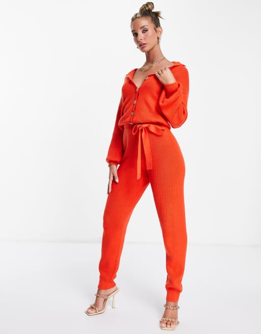 Never Fully Dressed – Jumpsuit aus weichem Strick in Rostrot mit Kragen und Taillenband im 70er-Stil, 4 von 4