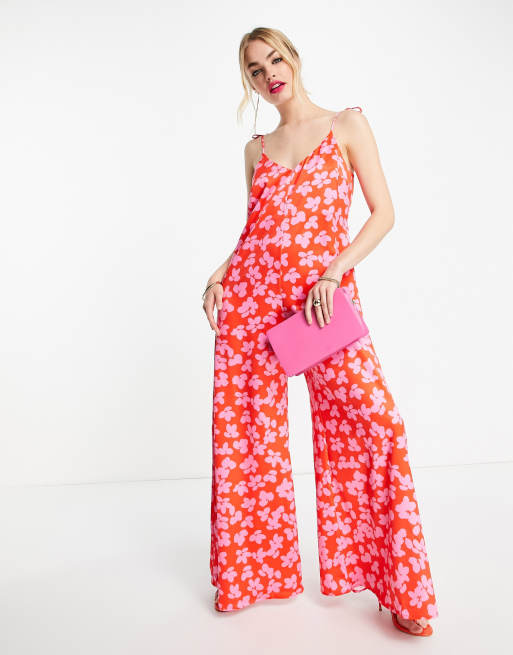 Never Fully Dressed - Jumpsuit met camibandjes, wijde pijpen en bloemenprint in rood en roze