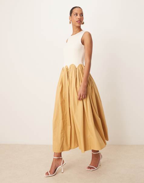 Never Fully Dressed – Kontrastierendes Midaxi-Kleid in Camel mit abfallendem Saum - view 1