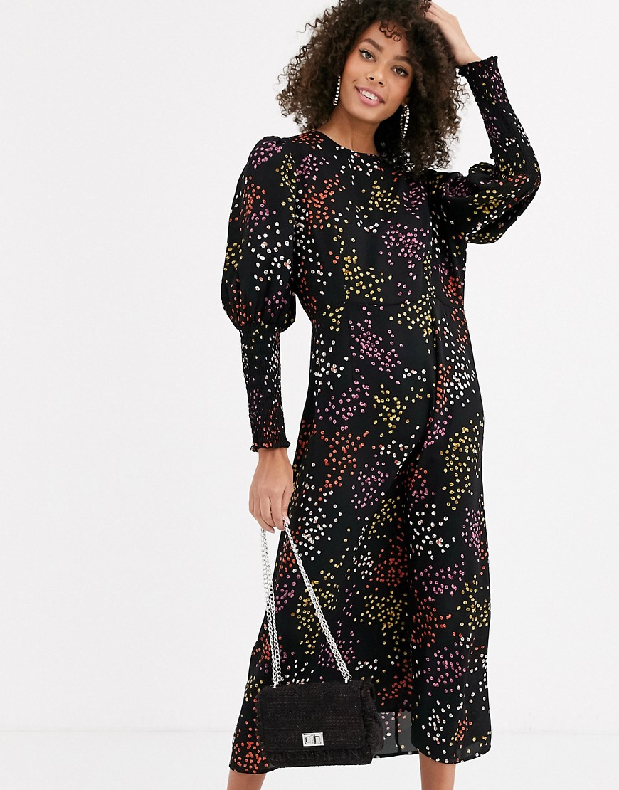 Never Fully Dressed - Lange midi-jurk met gesmokte mouwen en contrasterende zwarte stippenprint-Multi