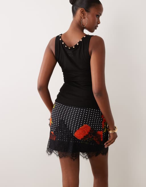 Never Fully Dressed – Maeva – Minirock aus Satin in Schwarz mit Mohnblumenmuster und Spitzenbesatz am Saum, 5 von 5