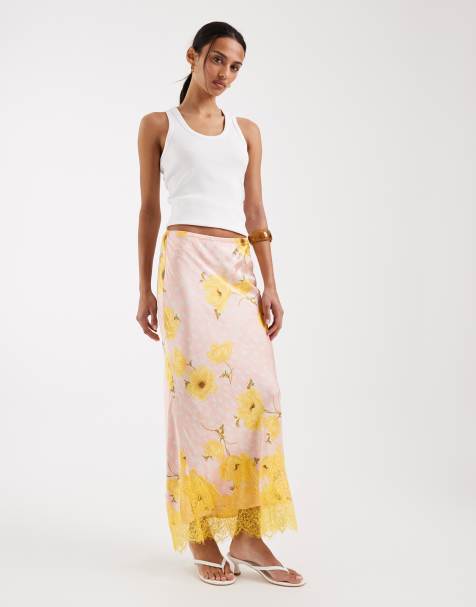 Never Fully Dressed – Maeva – Rosa, prickig och blommig maxikjol i satin med spetskant - view 1