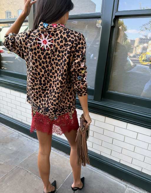 Never Fully Dressed Maeva satin mini skirt with lace trim hem in leopard, 3 of 4