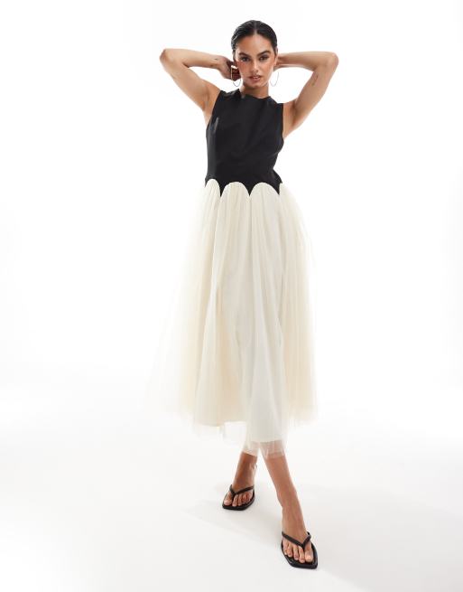 Never Fully Dressed – Maxikleid in Schwarz und Creme mit abfallendem Saum