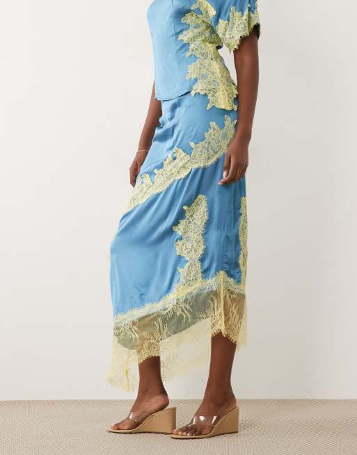 Never Fully Dressed Millie satin højtaljet nederdel med asymmetrisk kant og blondedetalje i maxilængde i blå, del af sæt, 2 af 5